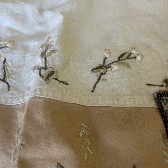 Elegant Two-Tone Midi Dress - Picture 6 of 7